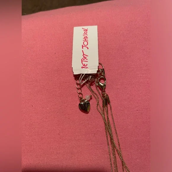 🌼💐 BETSEY JOHNSON 💐🌼NECKLACE WITH LOTS OF BEADS. HEARTS 💕 AND FLOWERS
